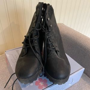 Black thick heel never worn. US size 8.5